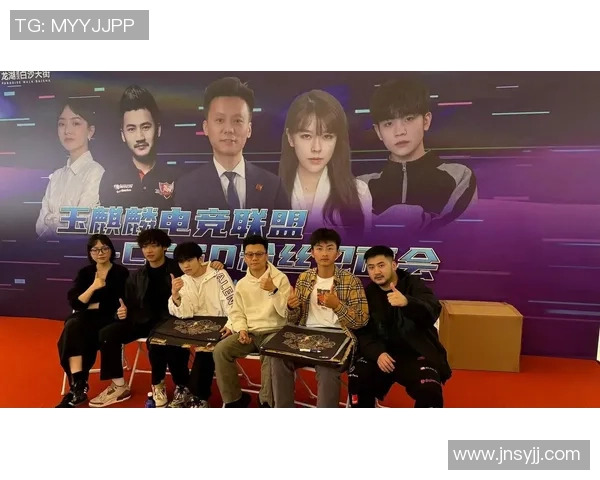 电竞搞笑大师在CSGO赛场上大显身手引爆全场欢乐